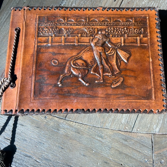 Autograph Book - Picture 1 of 8